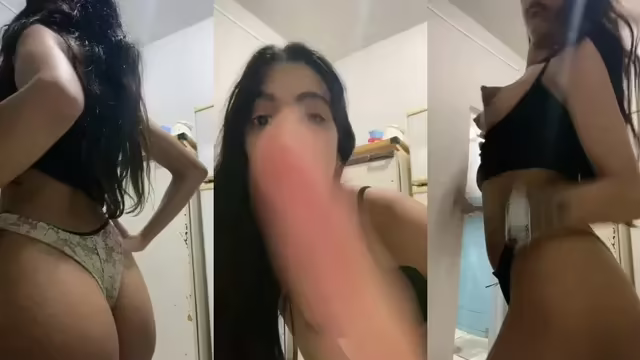 Safadinha exibida na live mostrando o rabo gostoso