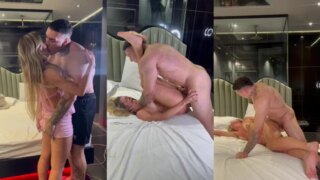 Musculoso arrombando loira vadia perante corno submisso